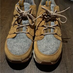 Tan & Gray Women’s Sorel Shoes